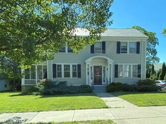 40 Mayflower Rd, Chestnut Hill, MA 02467