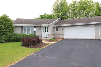 705 Nantucket Dr, Janesville, WI 53546
