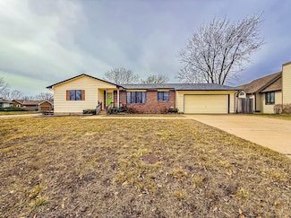 740 W 17th Street Ct, Newton, KS 67114