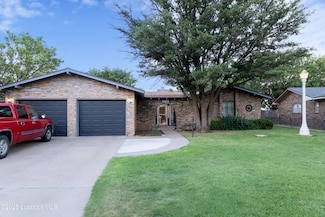 2512 Holliday Dr, Plainview, TX 79072