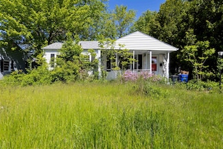 82 Green Acres Dr, Burlington, VT 05408