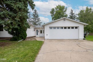 1136 9th St SW, Valley City, ND 58072