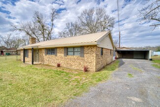 203 S Tammye Ln, Madisonville, TX 77864