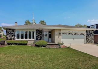 7649 Apple Tree Ln, Willowbrook, IL 60527
