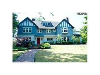 1820 Chestnut Hills Dr, Cleveland, OH 44106