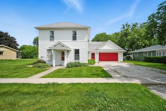 455 NW 2nd St, Earlham, IA 50072