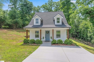 216 Country Glen Ln, Pelzer, SC 29669
