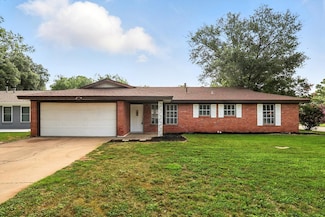 200 Arcadia St, Hurst, TX 76053