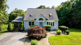 94 Falmouth St, North Dartmouth, MA 02747