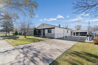 25898 Fairgrove St, Woodhaven, MI 48183