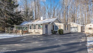 1115 Rhododendron Ln, Pocono Summit, PA 18346