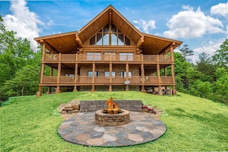 618 Big Bear Ridge Rd, Gatlinburg, TN 37738