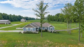 1423 E Marshfield Rd, Scottsburg, IN 47170