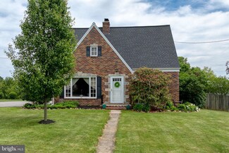 44 W Pennsylvania Ave, Stewartstown, PA 17363