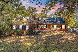 906 Glamis Cir, Signal Mountain, TN 37377