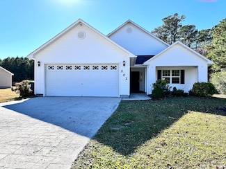 202 Scout Ln, Chinquapin, NC 28521