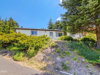 635 SE Ball Blvd, Waldport, OR 97394