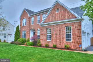 2400 Dakota Lakes Dr, Herndon, VA 20171
