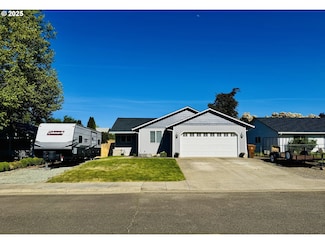 221 SE Wildwood Way, Myrtle Creek, OR 97457