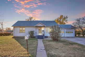 1021 N Madison Ave, Newton, KS 67114