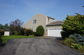 5076 Minuteman Ln, Liverpool, NY 13088