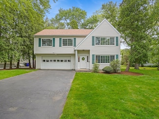 100 Mayfair Rd, Fairfield, CT 06824
