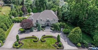 22 Fawn Dr, Montville, NJ 07045