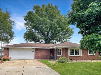 1604 S 9th St, Mattoon, IL 61938