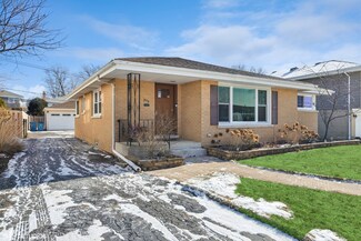 953 S Euclid Ave, Elmhurst, IL 60126