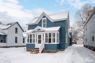 21 E 16th St, Holland, MI 49423