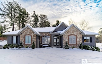 86 Nottingham Cir, Jamestown, NY 14701