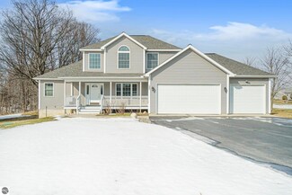 1499 Bee Ct, Traverse City, MI 49696
