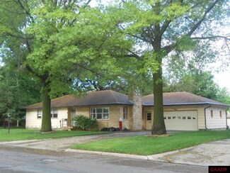 1228 S Ramsey St, Blue Earth, MN 56013