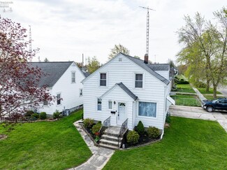 1825 Napoleon St, Fremont, OH 43420