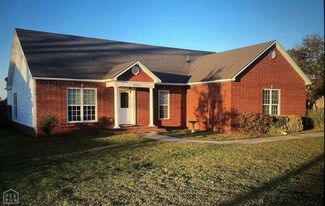 1261 Midway Rd, Hoxie, AR 72433