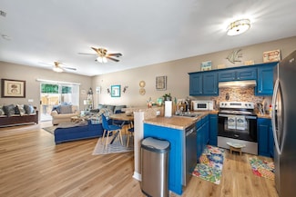 6922 Sea Turtle Cir, Navarre, FL 32566