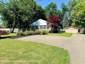 2683 Grovenburg Rd, Lansing, MI 48911