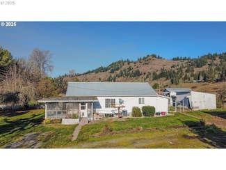 49801 Highway 242, Broadbent, OR 97414