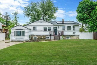 44 Juniper St, Central Islip, NY 11722