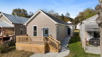 1122 W 2nd St, Madison, IN 47250