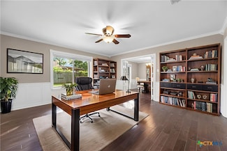 221 W Tanglewood Dr, New Braunfels, TX 78130