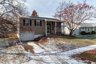 3216 Oxford Dr, Bettendorf, IA 52722