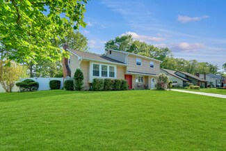 17 Sugarbush Rd, Howell, NJ 07731