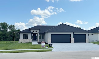 21825 Parkview Dr, Gretna, NE 68028
