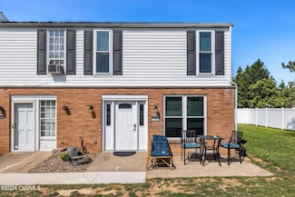 17 Village Pointe Ln, Danville, PA 17821