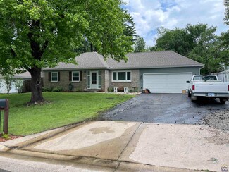 3512 SE Shorewood Dr, Topeka, KS 66605