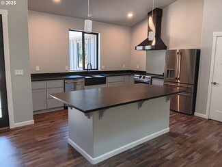 88390 Bellevue Dr, Dunes City, OR 97439