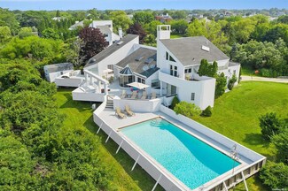 11 Watersedge Ct, Westhampton Beach, NY 11978