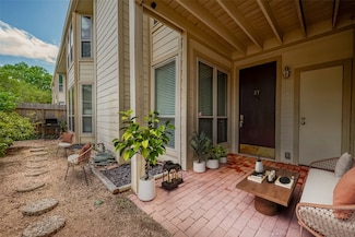 1881 Bering Dr Unit 27, Houston, TX 77057