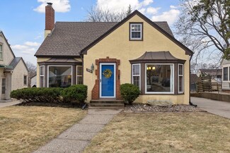1028 Montana Ave W, Saint Paul, MN 55117
